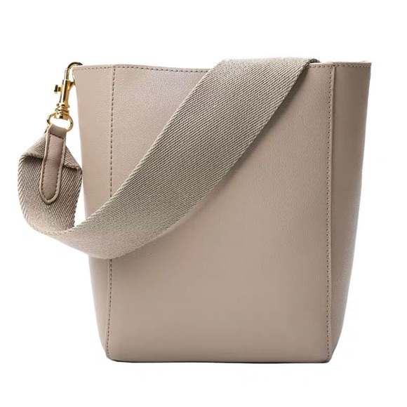 Brand New Beige Shoulder PV Leather Bag - Picture 3 of 5